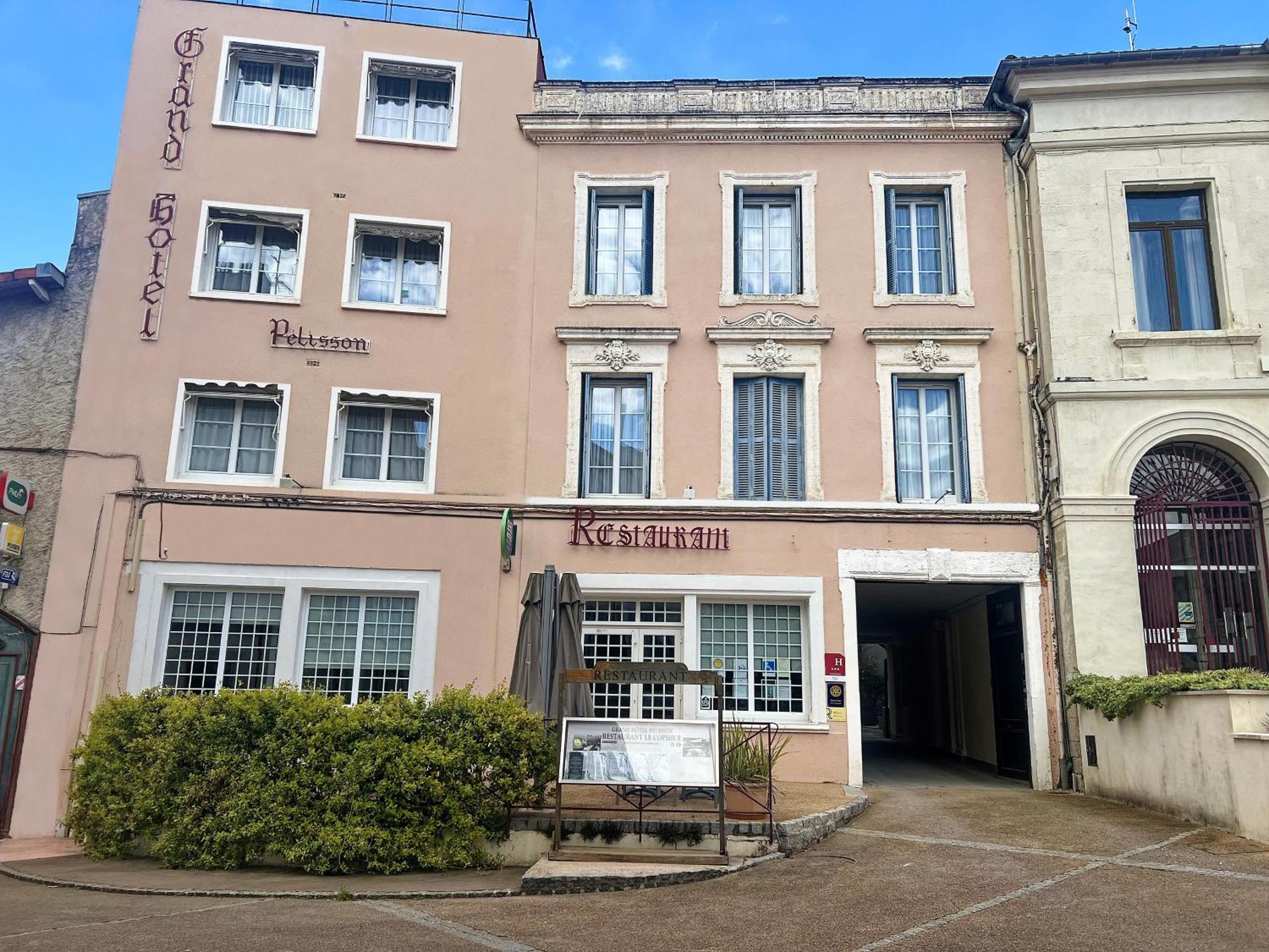 Logis Grand Hotel Pelisson Nontron Esterno foto