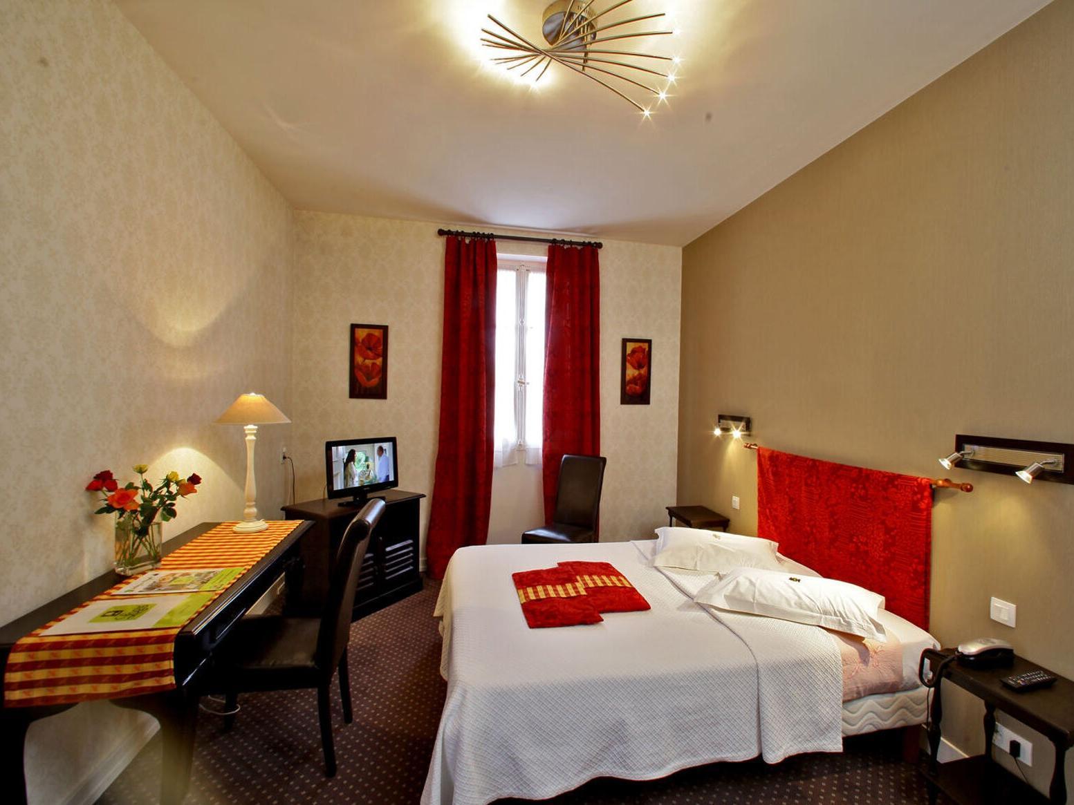 Logis Grand Hotel Pelisson Nontron Esterno foto